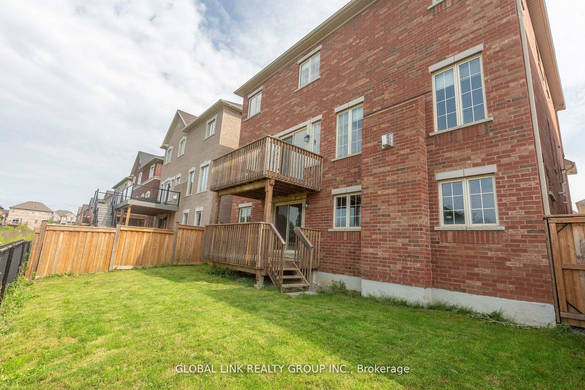 Photo 32 of 44 Golden Hawk Drive, Hamilton, Waterdown — HOMEH