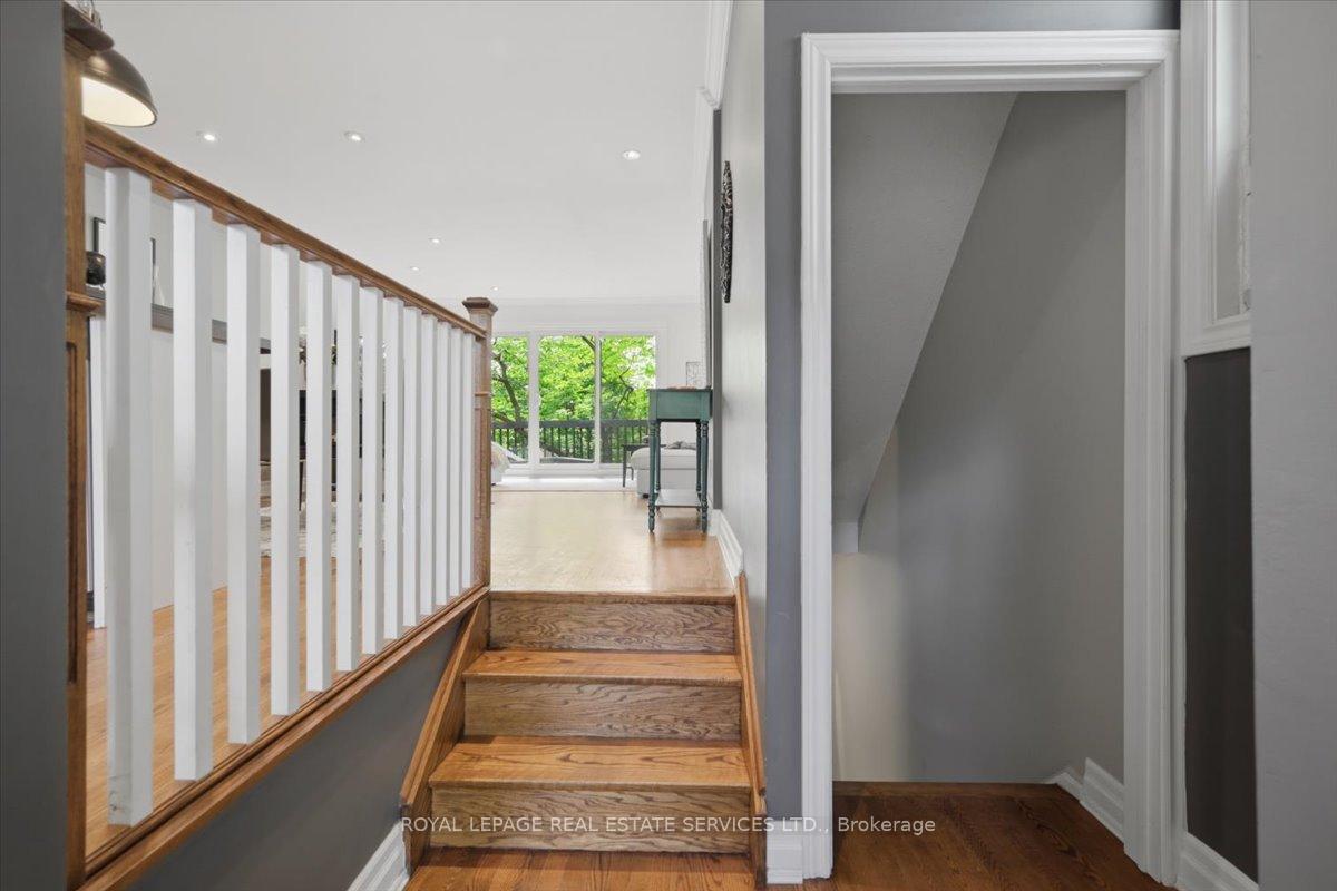 Photo 8 of 14 Normandy Place, Oakville, Central — HOMEH