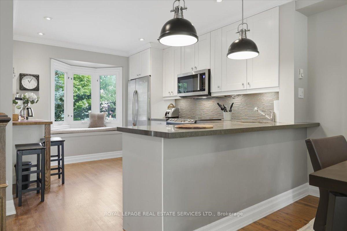 Photo 10 of 14 Normandy Place, Oakville, Central — HOMEH