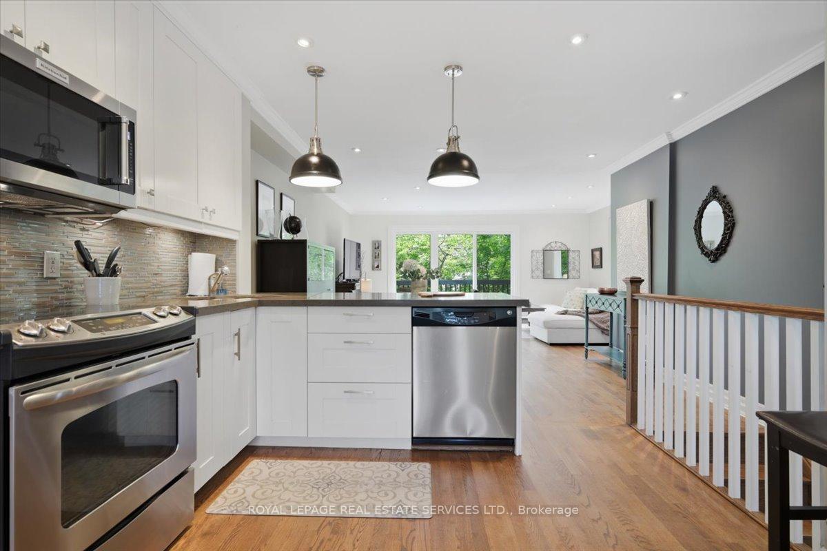 Photo 13 of 14 Normandy Place, Oakville, Central — HOMEH