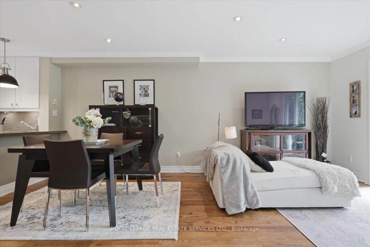 Photo 17 of 14 Normandy Place, Oakville, Central — HOMEH