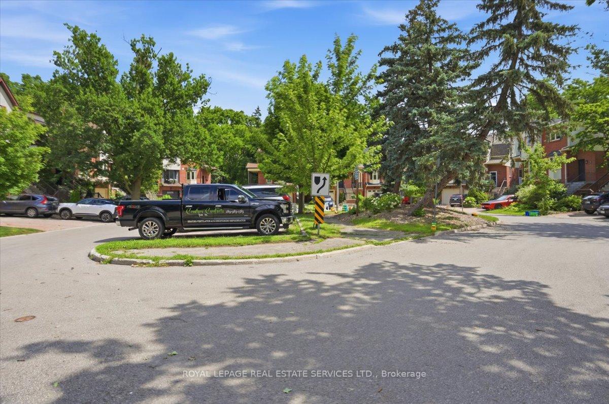 Photo 43 of 14 Normandy Place, Oakville, Central — HOMEH