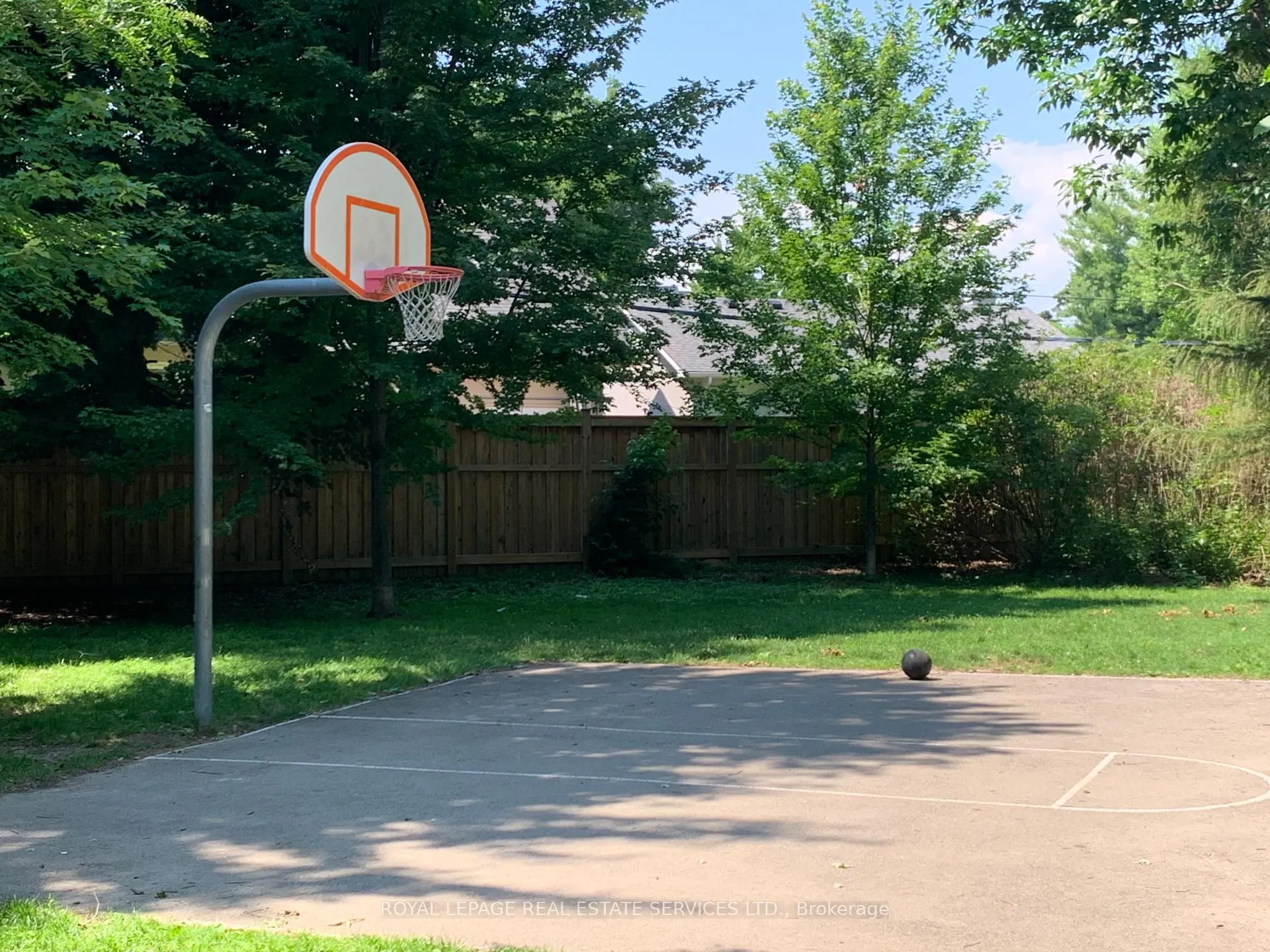 Photo 2 of 14 Normandy Place, Oakville, Central — HOMEH