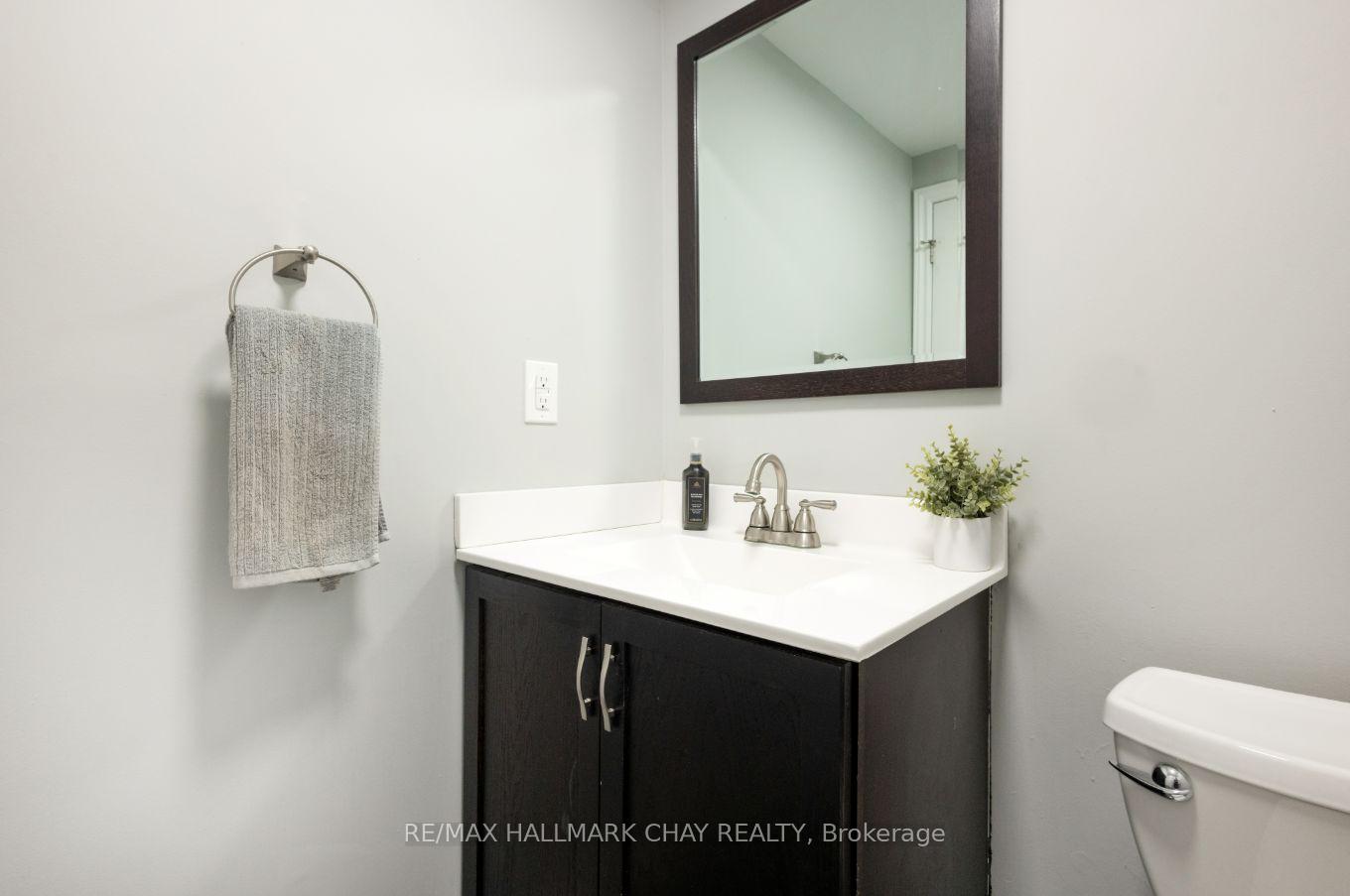 Photo 6 of 11 Quail Crescent, Barrie, Ardagh — HOMEH
