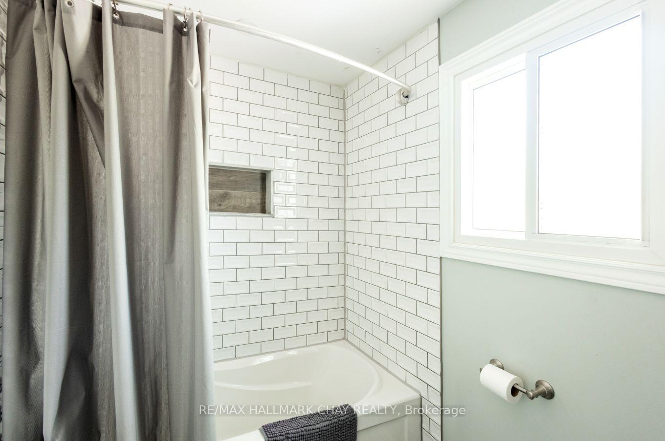 Photo 18 of 11 Quail Crescent, Barrie, Ardagh — HOMEH