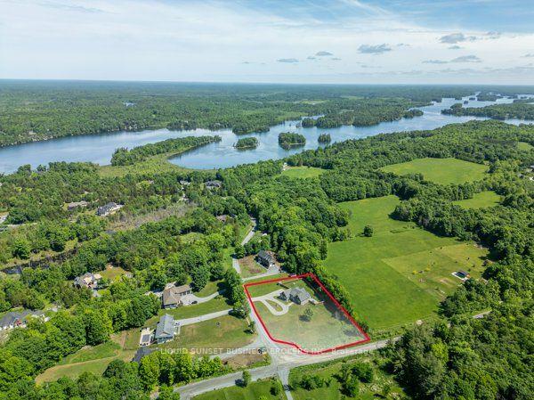 Photo 10 of 1004 Applewood Lane, Frontenac, Frontenac South — HOMEH
