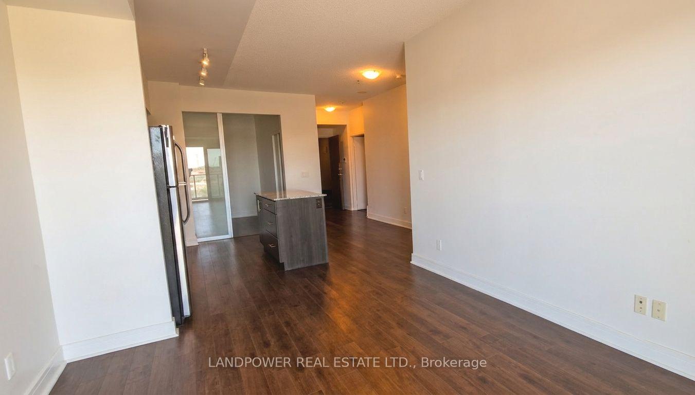 Photo 4 of Unit 916, 35 Brian Peck Crescent, Toronto, Thorncliffe Park — HOMEH