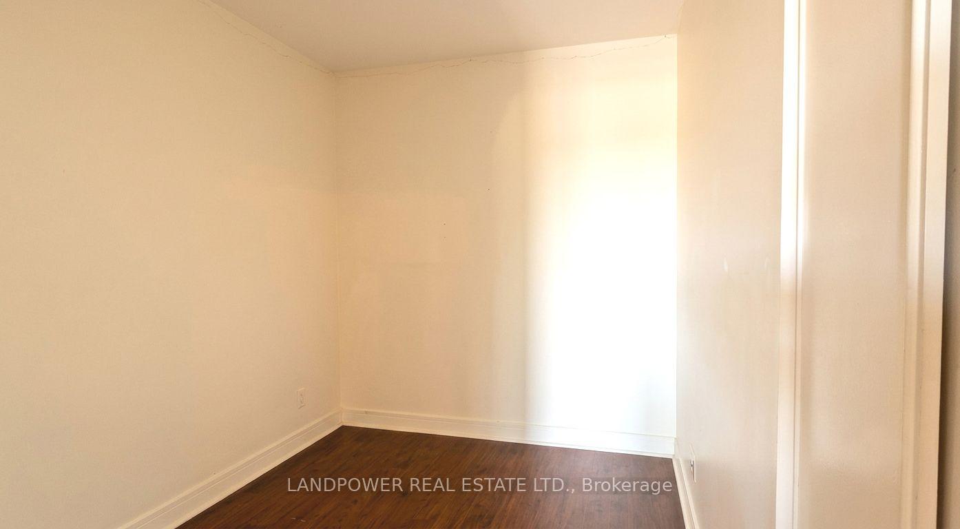 Photo 13 of Unit 916, 35 Brian Peck Crescent, Toronto, Thorncliffe Park — HOMEH