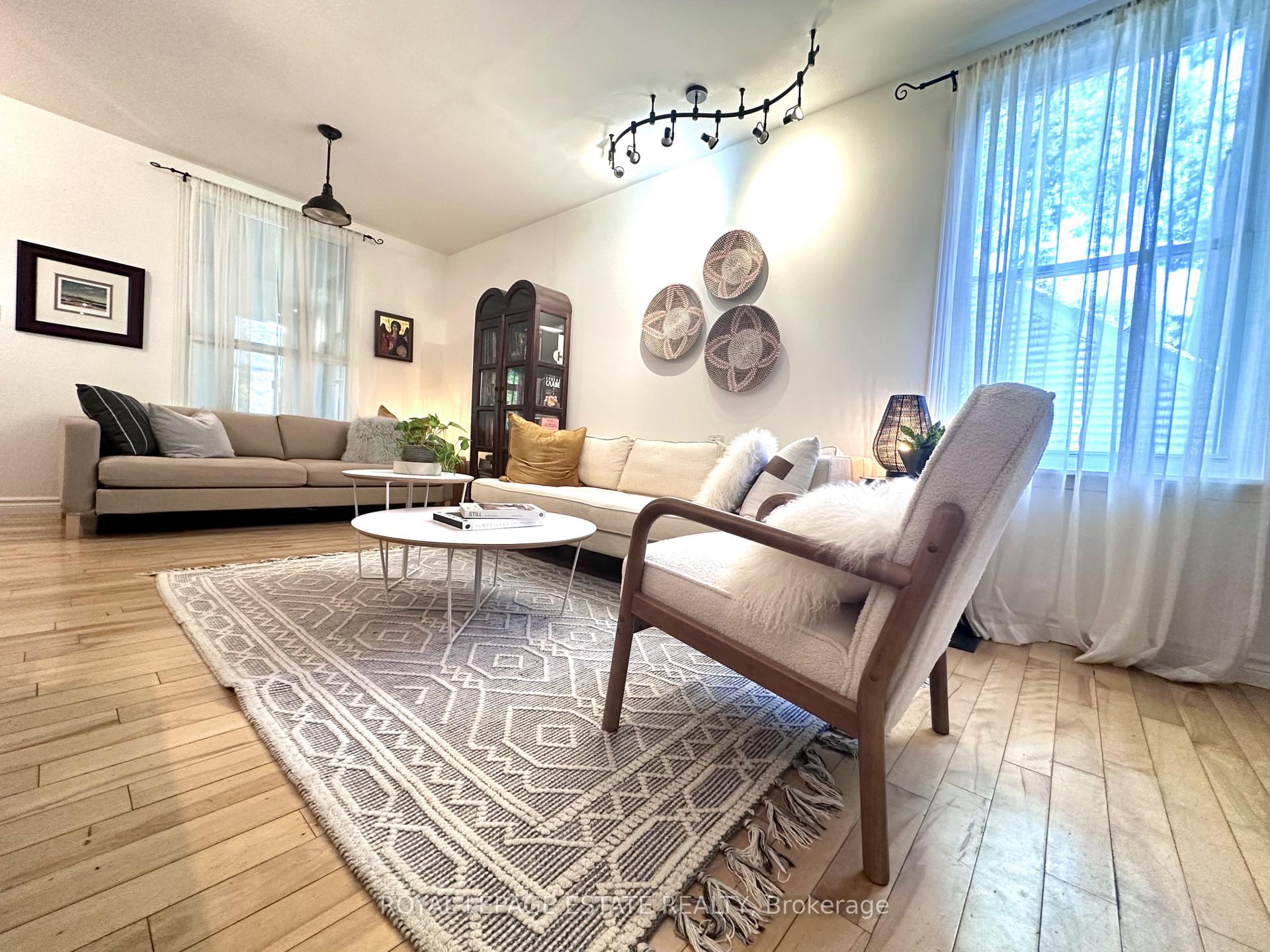 Photo 9 of 158 Waverley Road, Toronto, The Beaches — HOMEH