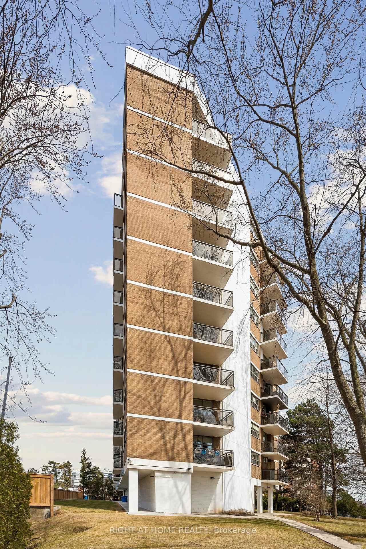Photo 2 of Unit 207, 212 Kerr Street, Oakville, Central — HOMEH