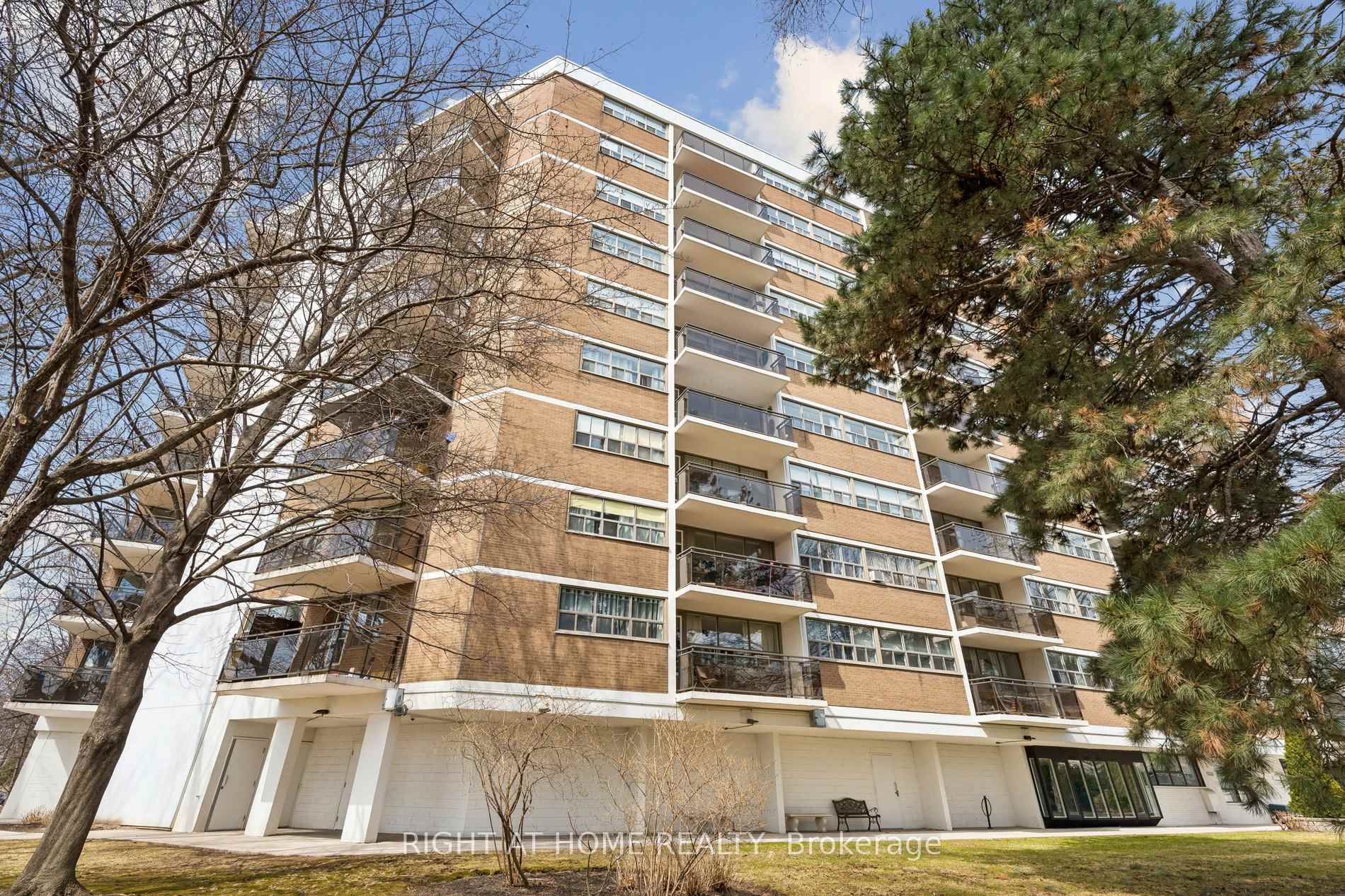 Photo 3 of Unit 207, 212 Kerr Street, Oakville, Central — HOMEH