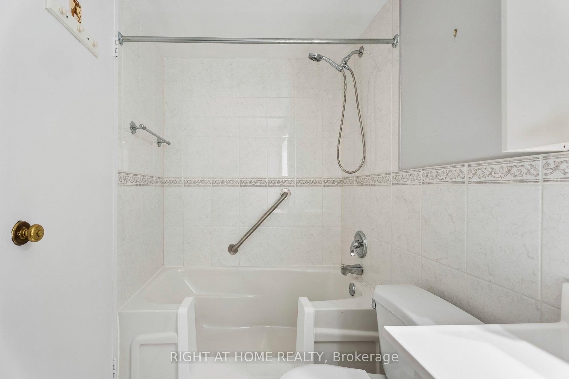 Photo 13 of Unit 207, 212 Kerr Street, Oakville, Central — HOMEH