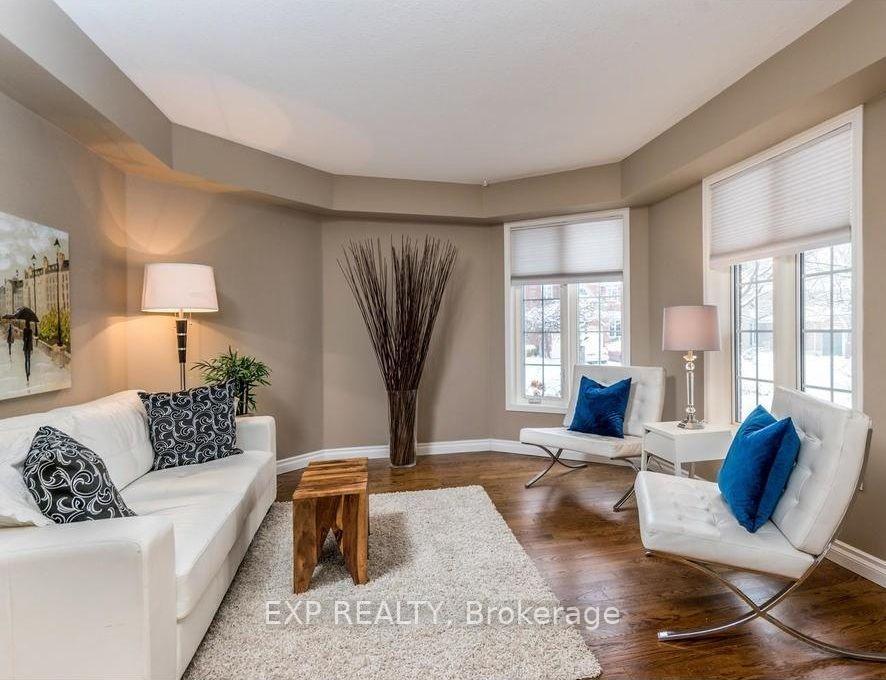 Photo 3 of 11 Pepperidge Way, Ottawa, Kanata - Morgan's Grant/South March — HOMEH