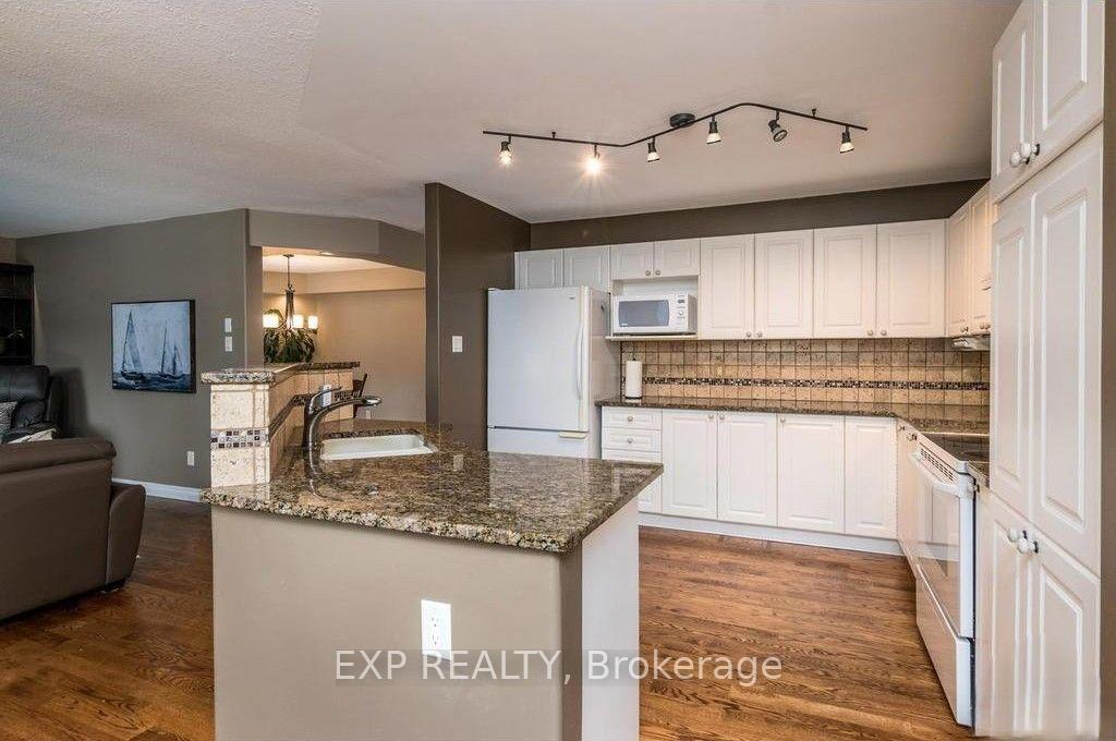 Photo 4 of 11 Pepperidge Way, Ottawa, Kanata - Morgan's Grant/South March — HOMEH