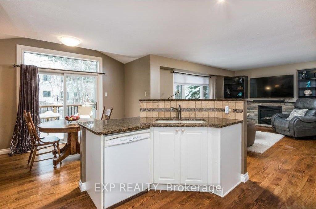 Photo 5 of 11 Pepperidge Way, Ottawa, Kanata - Morgan's Grant/South March — HOMEH