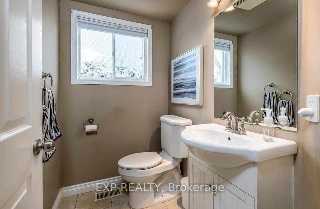 Photo 8 of 11 Pepperidge Way, Ottawa, Kanata - Morgan's Grant/South March — HOMEH