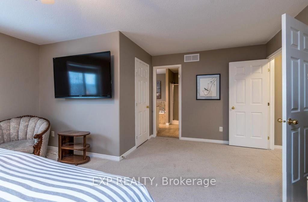 Photo 12 of 11 Pepperidge Way, Ottawa, Kanata - Morgan's Grant/South March — HOMEH