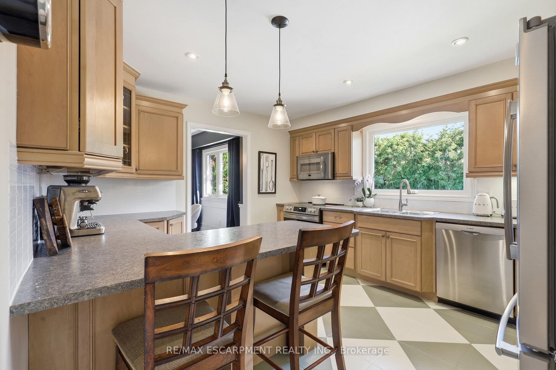 Photo 9 of 463 Gowland Crescent, Milton, Timberlea — HOMEH