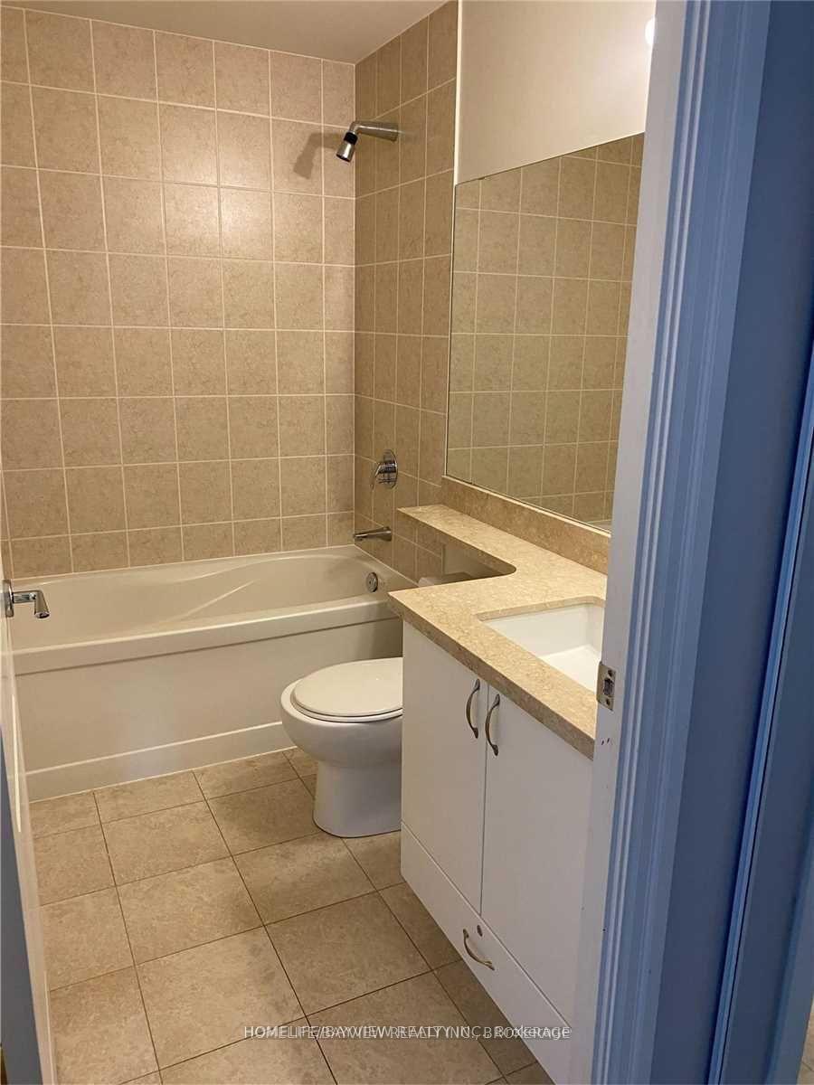 Photo 13 of 111 Upper Duke Crescent, Markham, Unionville — HOMEH