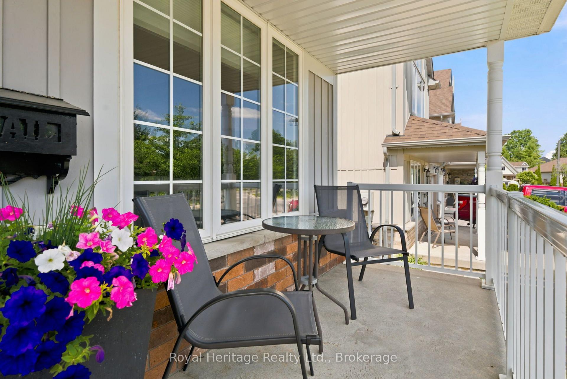 Photo 3 of 20 Fallingbrook Crescent, Kawartha Lakes, Lindsay — HOMEH