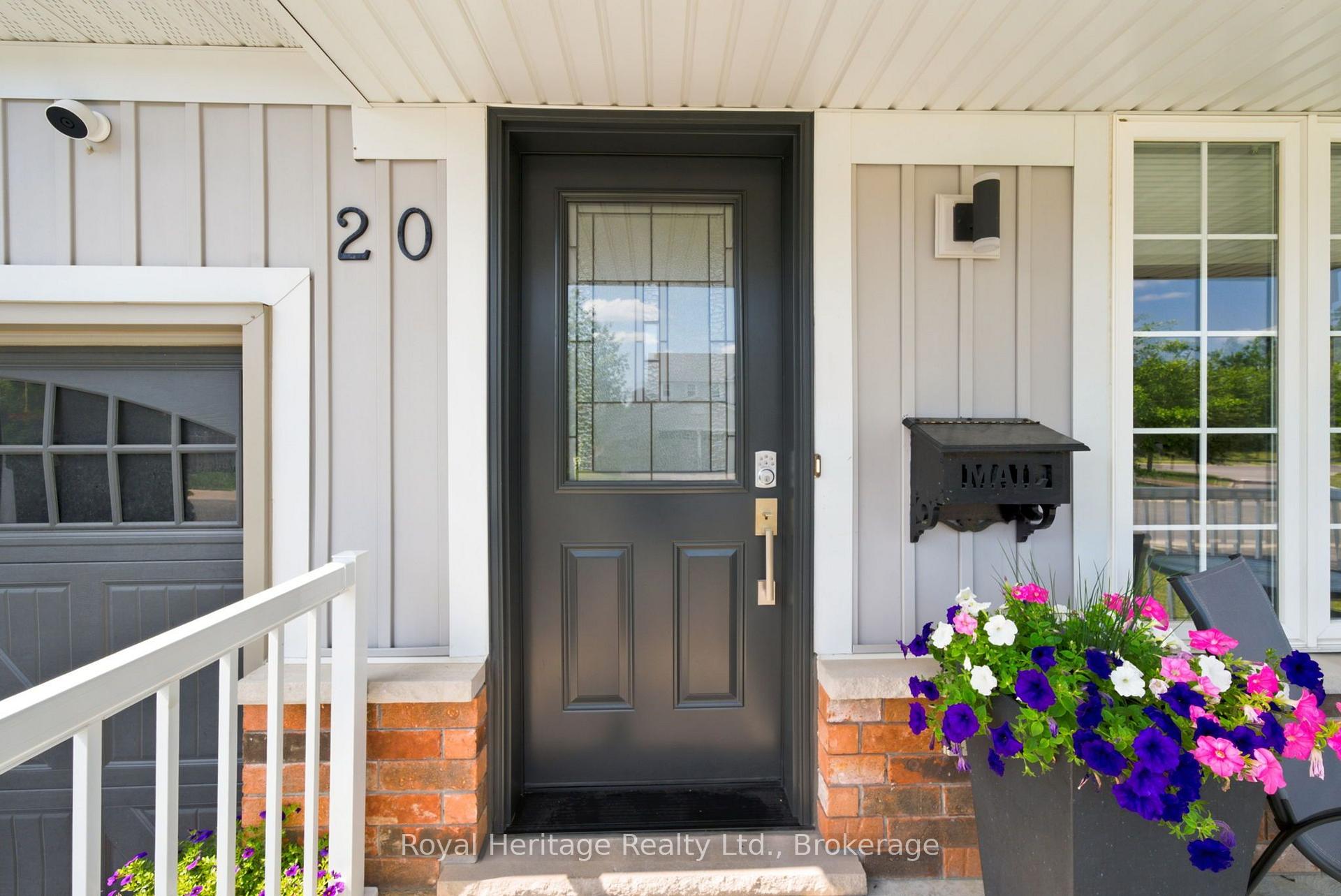 Photo 4 of 20 Fallingbrook Crescent, Kawartha Lakes, Lindsay — HOMEH