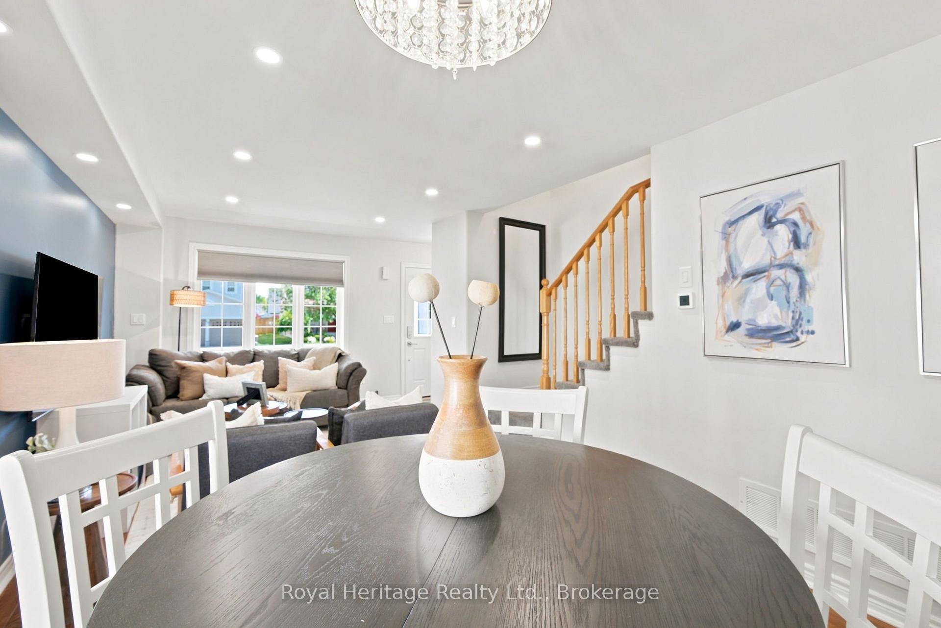 Photo 10 of 20 Fallingbrook Crescent, Kawartha Lakes, Lindsay — HOMEH