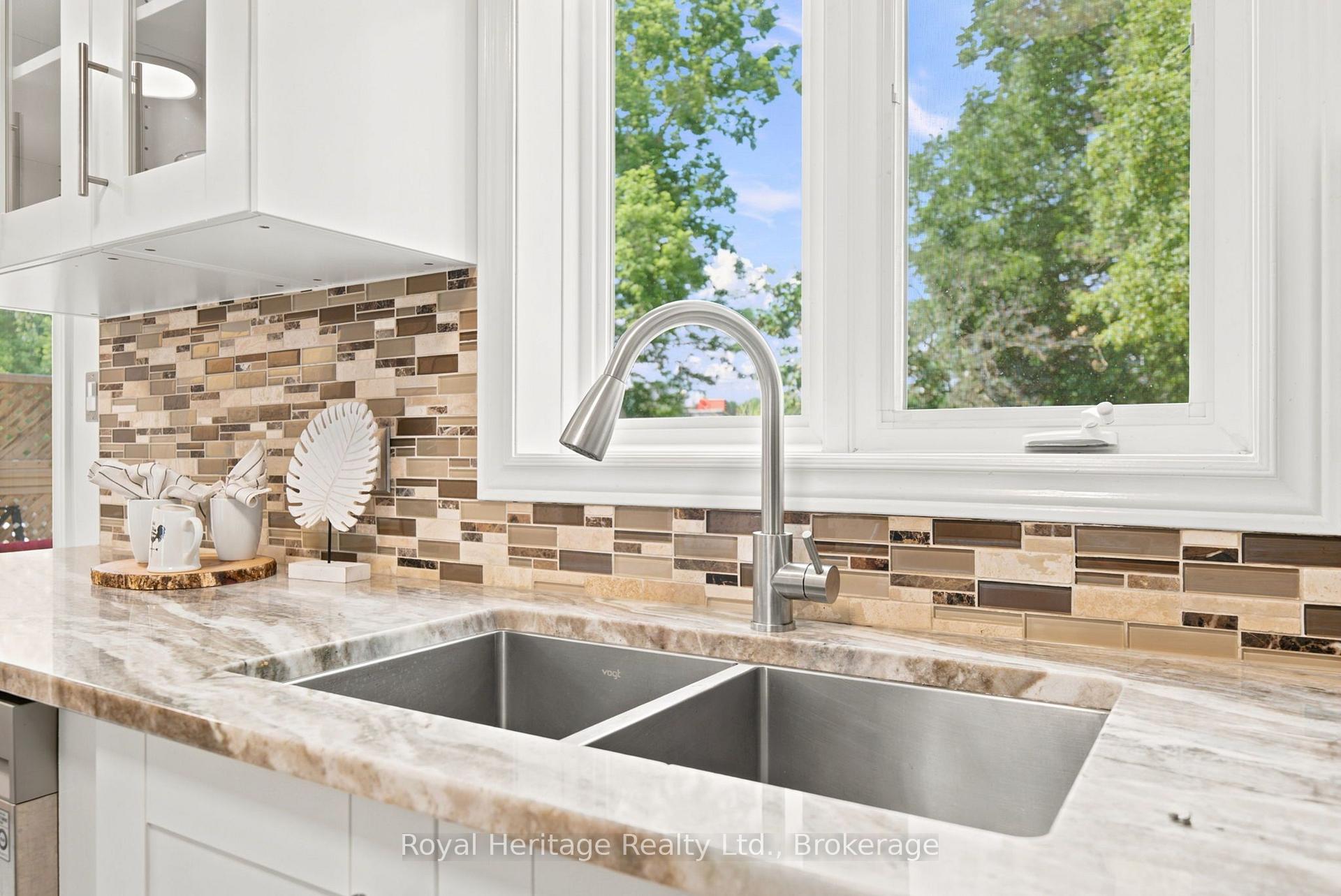 Photo 14 of 20 Fallingbrook Crescent, Kawartha Lakes, Lindsay — HOMEH