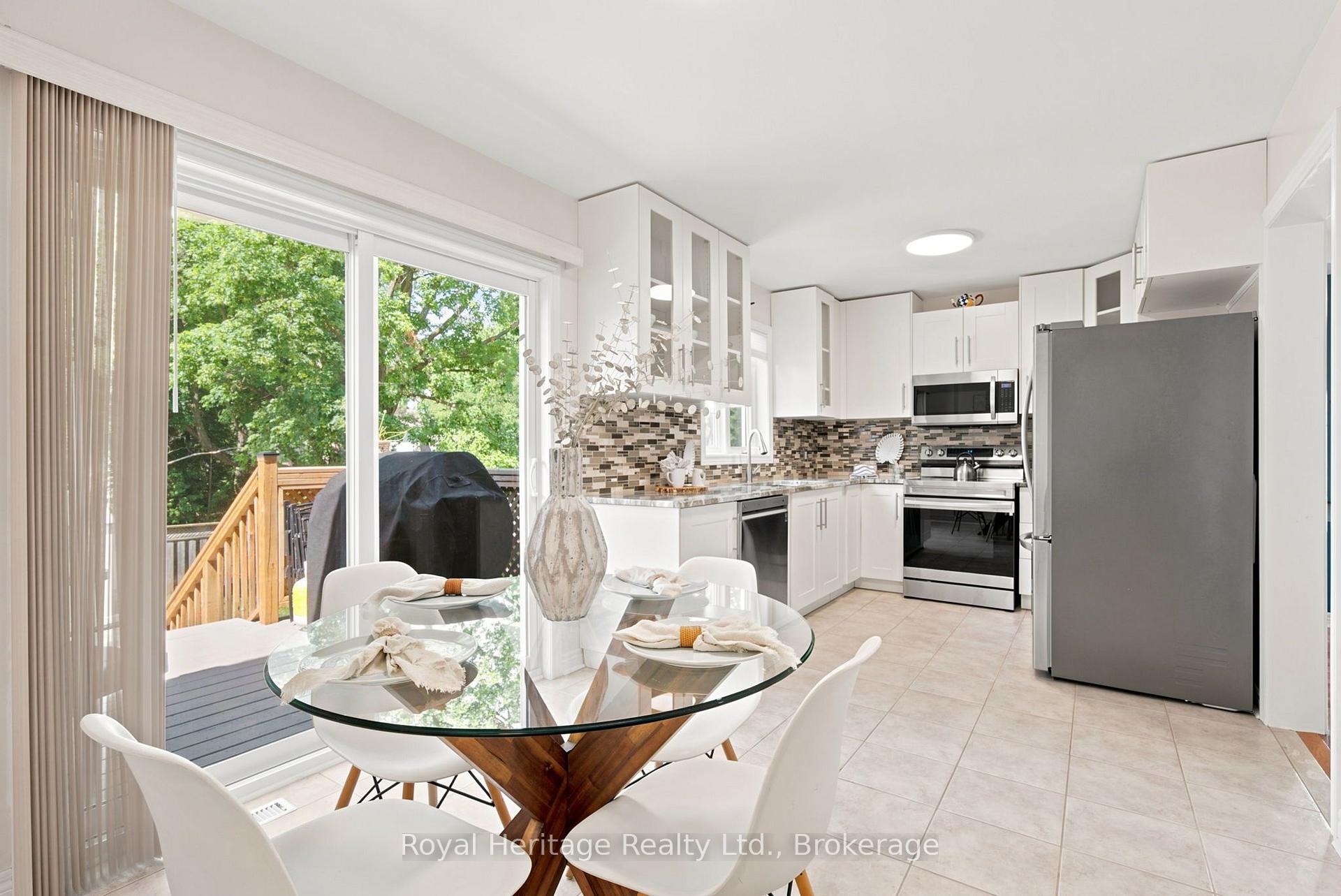 Photo 16 of 20 Fallingbrook Crescent, Kawartha Lakes, Lindsay — HOMEH