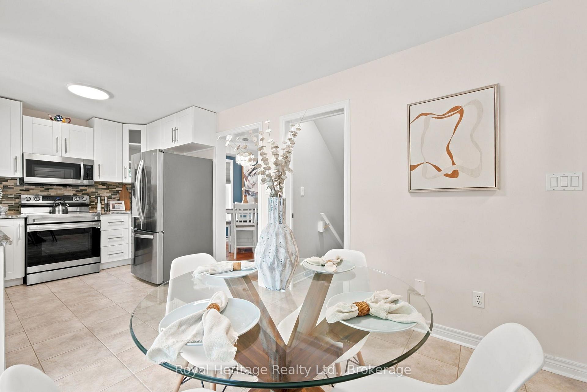Photo 18 of 20 Fallingbrook Crescent, Kawartha Lakes, Lindsay — HOMEH