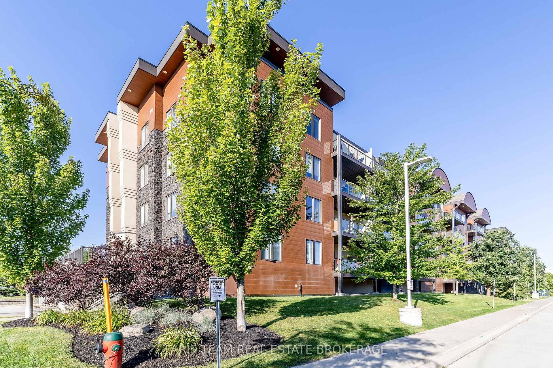 Photo 3 of Unit 211, 100 Dean Avenue, Barrie, Painswick South — HOMEH