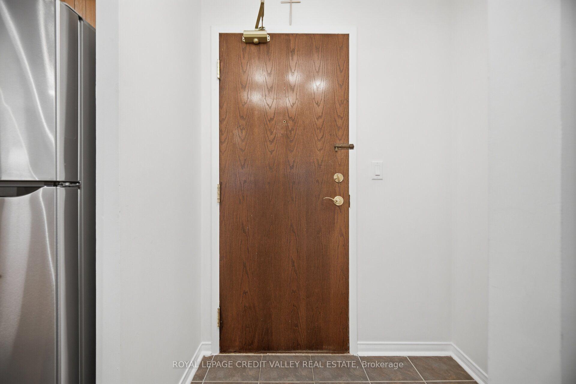 Photo 5 of Unit 902, 9 Michael Power Place, Etobicoke, Islington-City Centre West — HOMEH