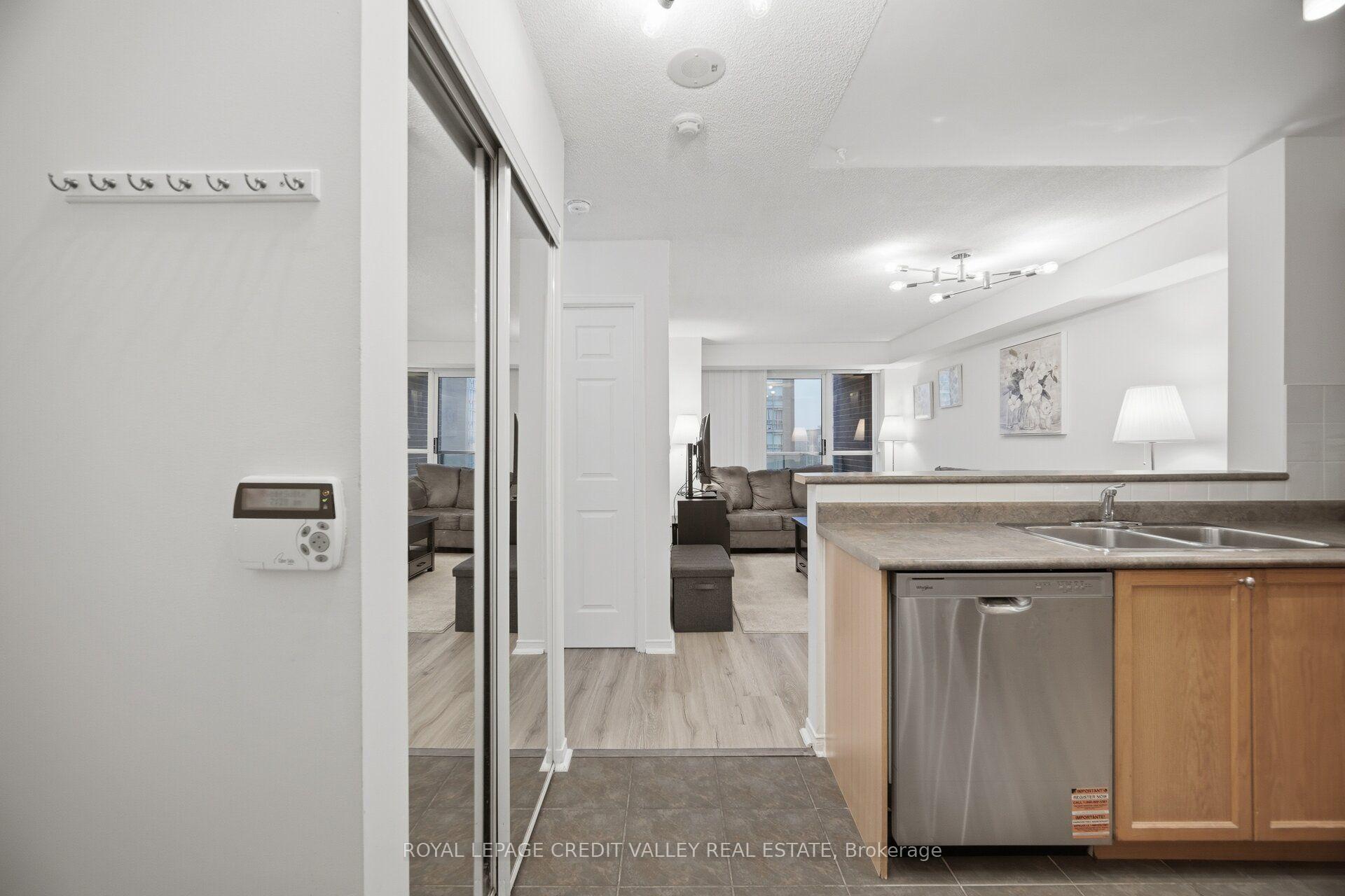 Photo 6 of Unit 902, 9 Michael Power Place, Etobicoke, Islington-City Centre West — HOMEH