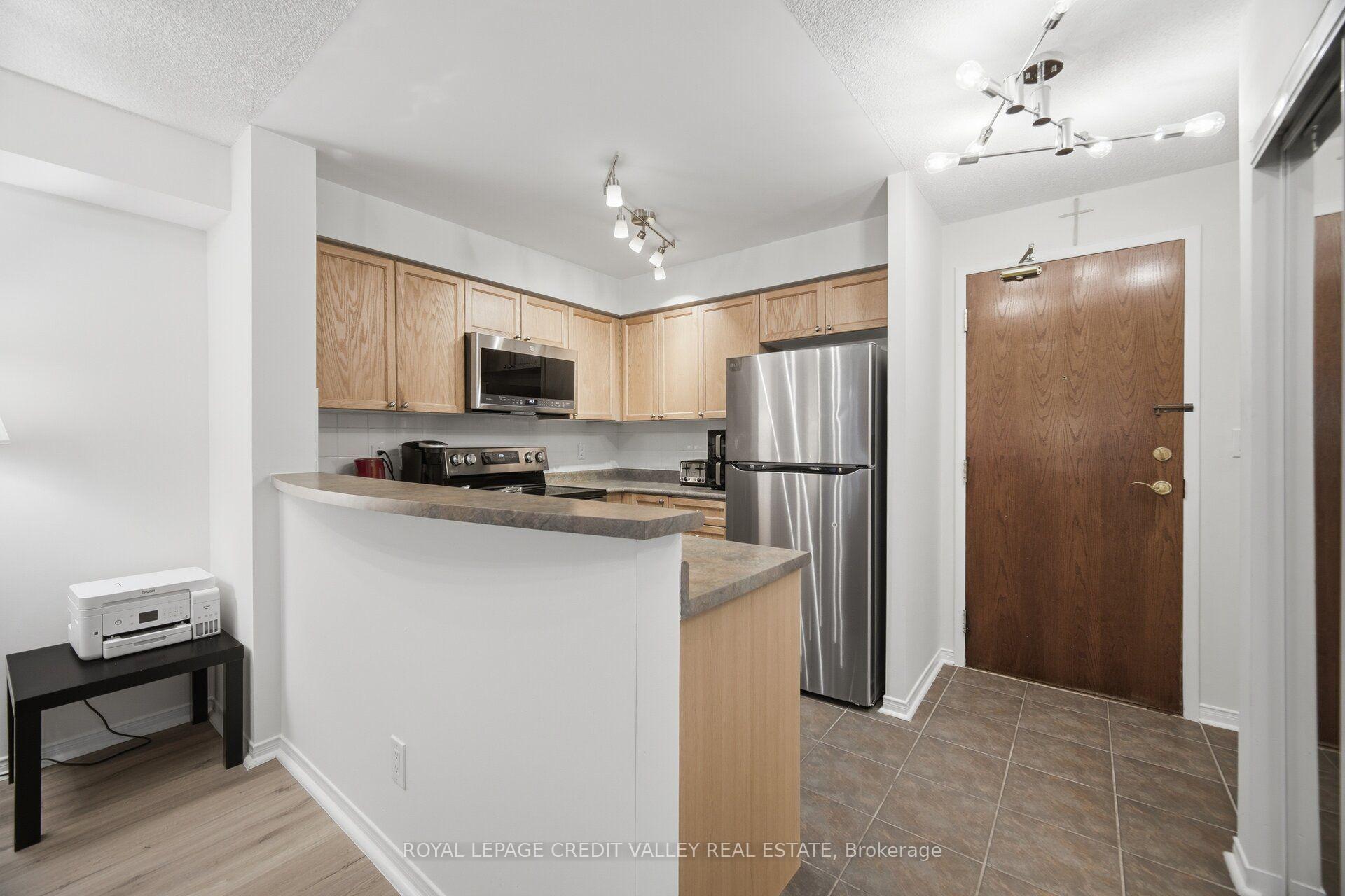 Photo 7 of Unit 902, 9 Michael Power Place, Etobicoke, Islington-City Centre West — HOMEH