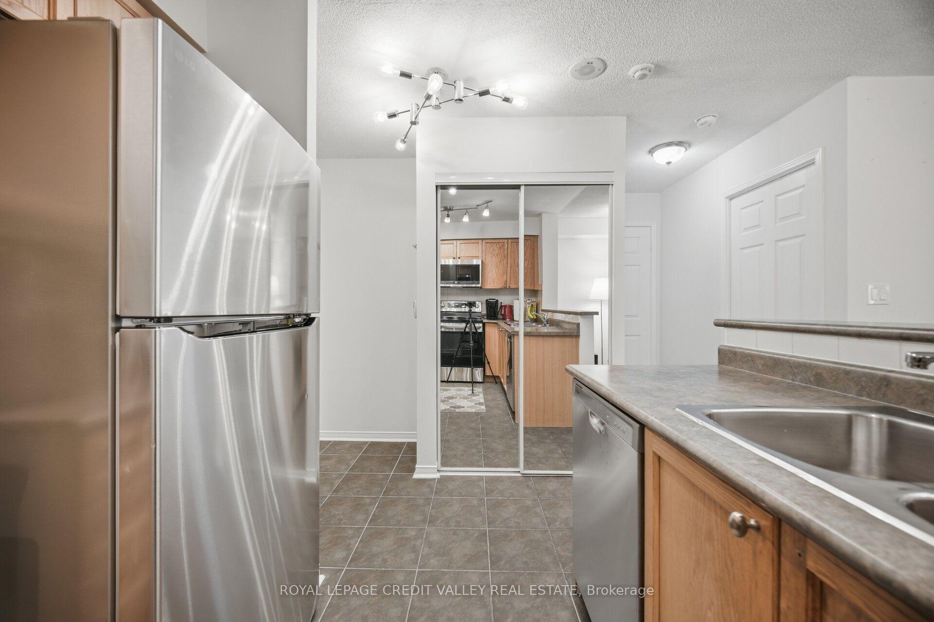 Photo 9 of Unit 902, 9 Michael Power Place, Etobicoke, Islington-City Centre West — HOMEH