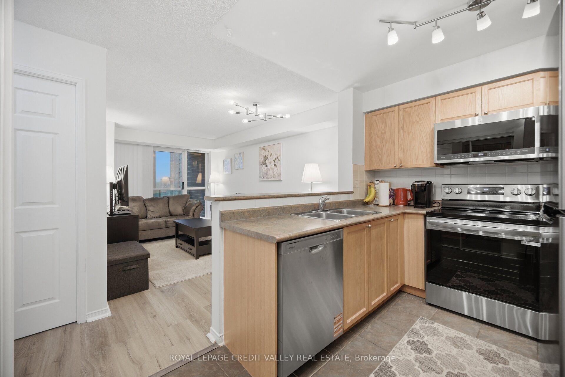 Photo 10 of Unit 902, 9 Michael Power Place, Etobicoke, Islington-City Centre West — HOMEH