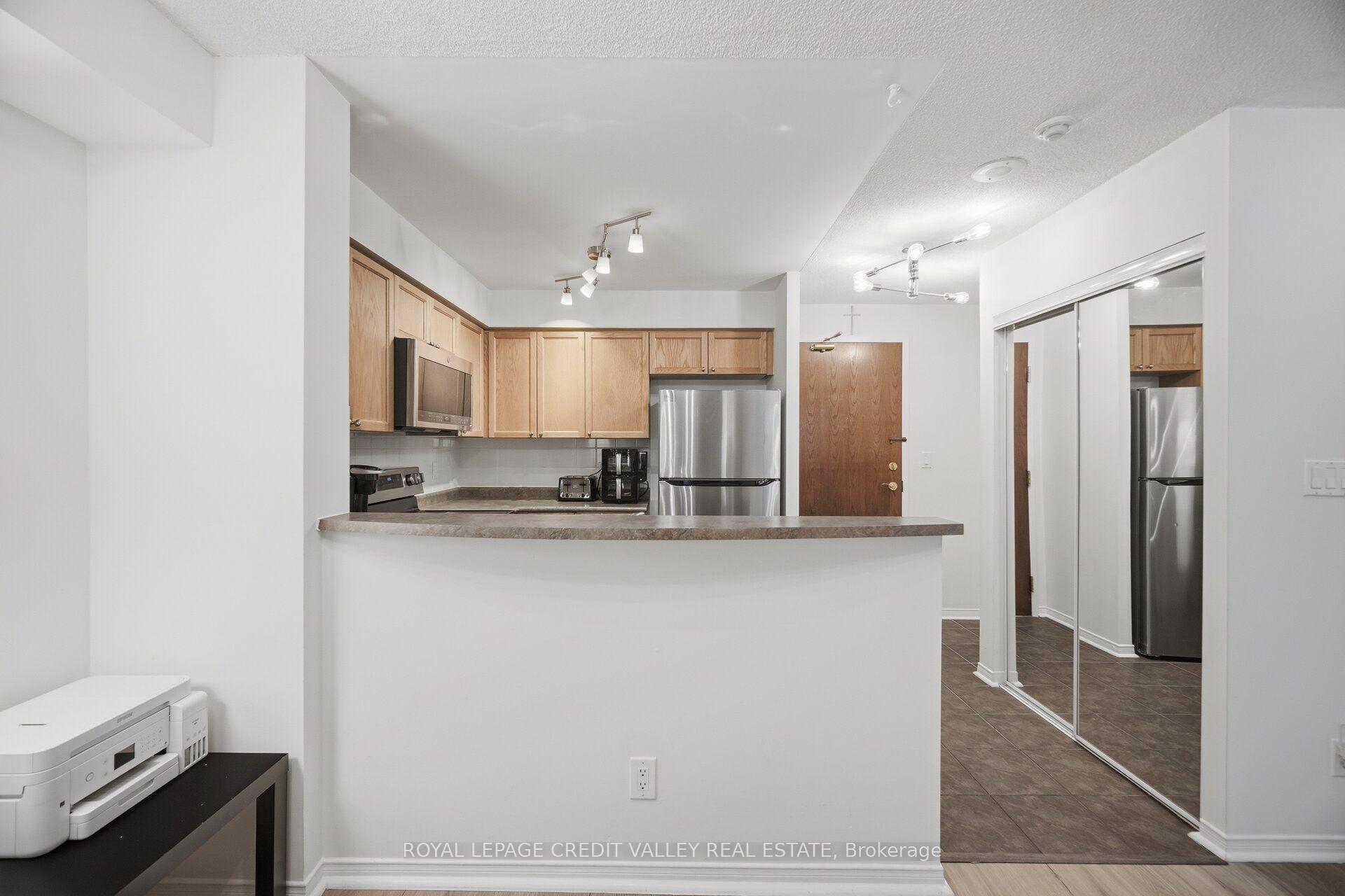 Photo 11 of Unit 902, 9 Michael Power Place, Etobicoke, Islington-City Centre West — HOMEH