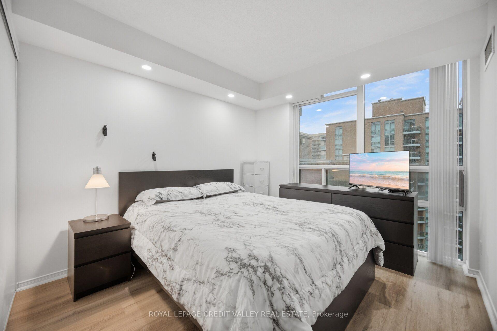 Photo 16 of Unit 902, 9 Michael Power Place, Etobicoke, Islington-City Centre West — HOMEH