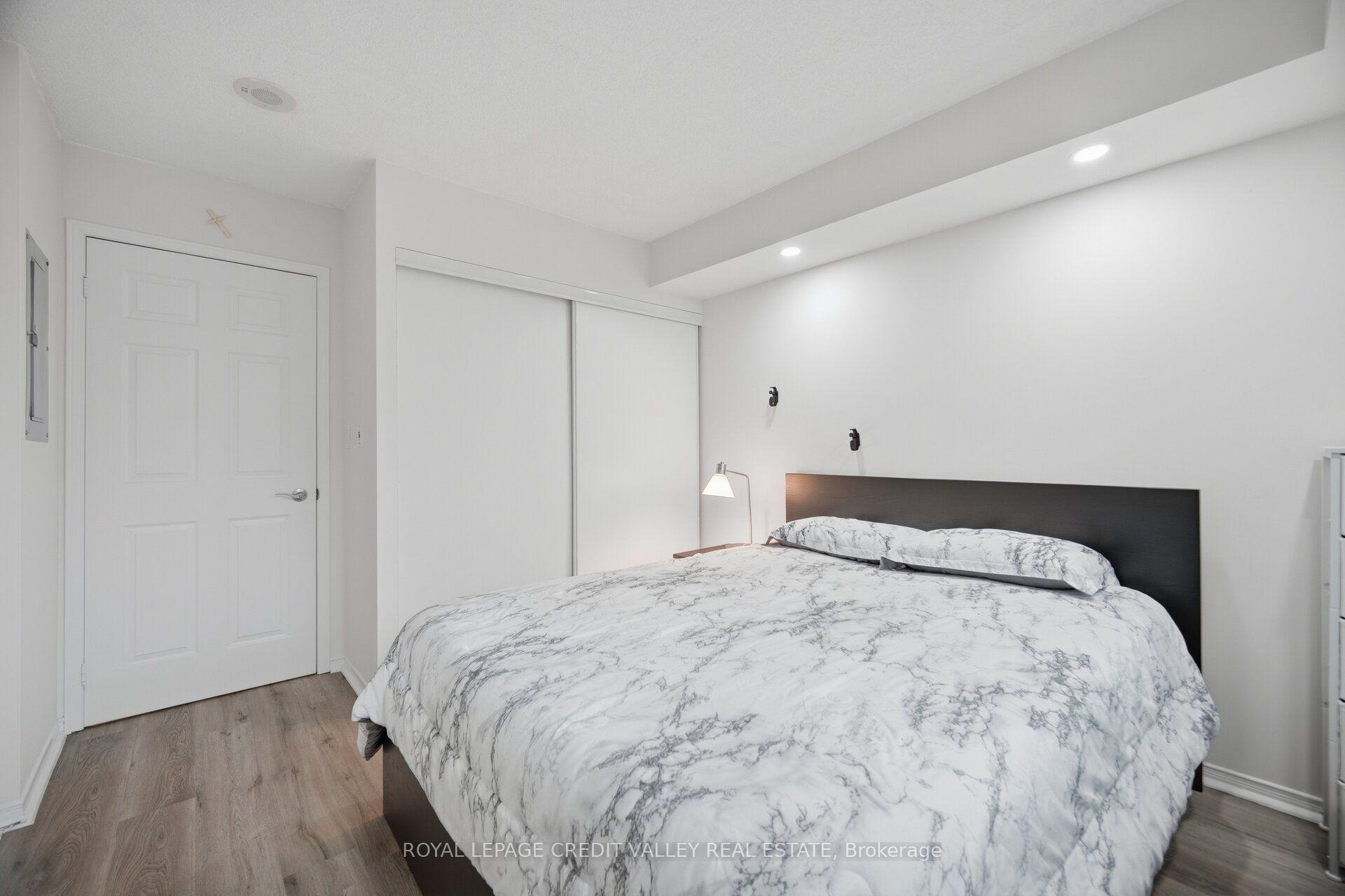 Photo 18 of Unit 902, 9 Michael Power Place, Etobicoke, Islington-City Centre West — HOMEH
