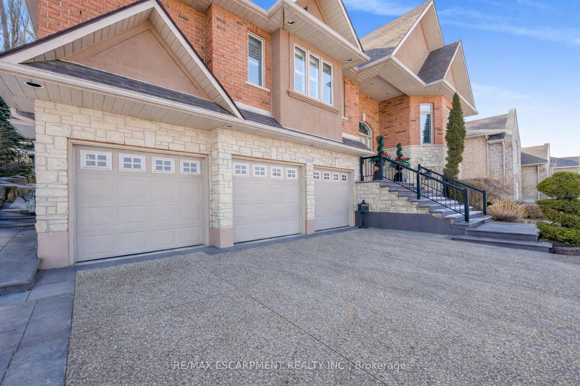 Photo 2 of 130 Dorchester Drive, Grimsby, Grimsby East — HOMEH