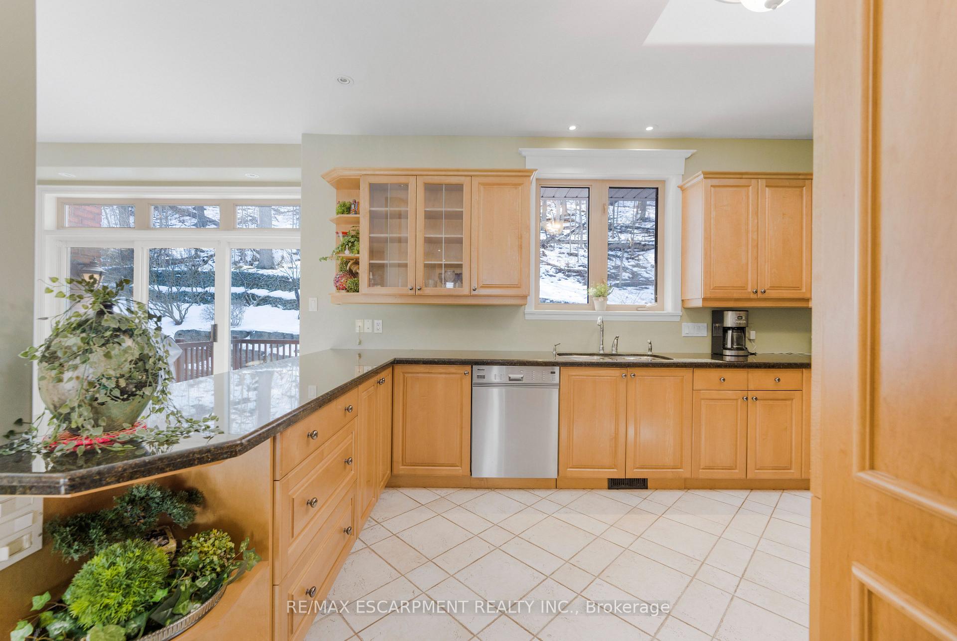 Photo 7 of 130 Dorchester Drive, Grimsby, Grimsby East — HOMEH
