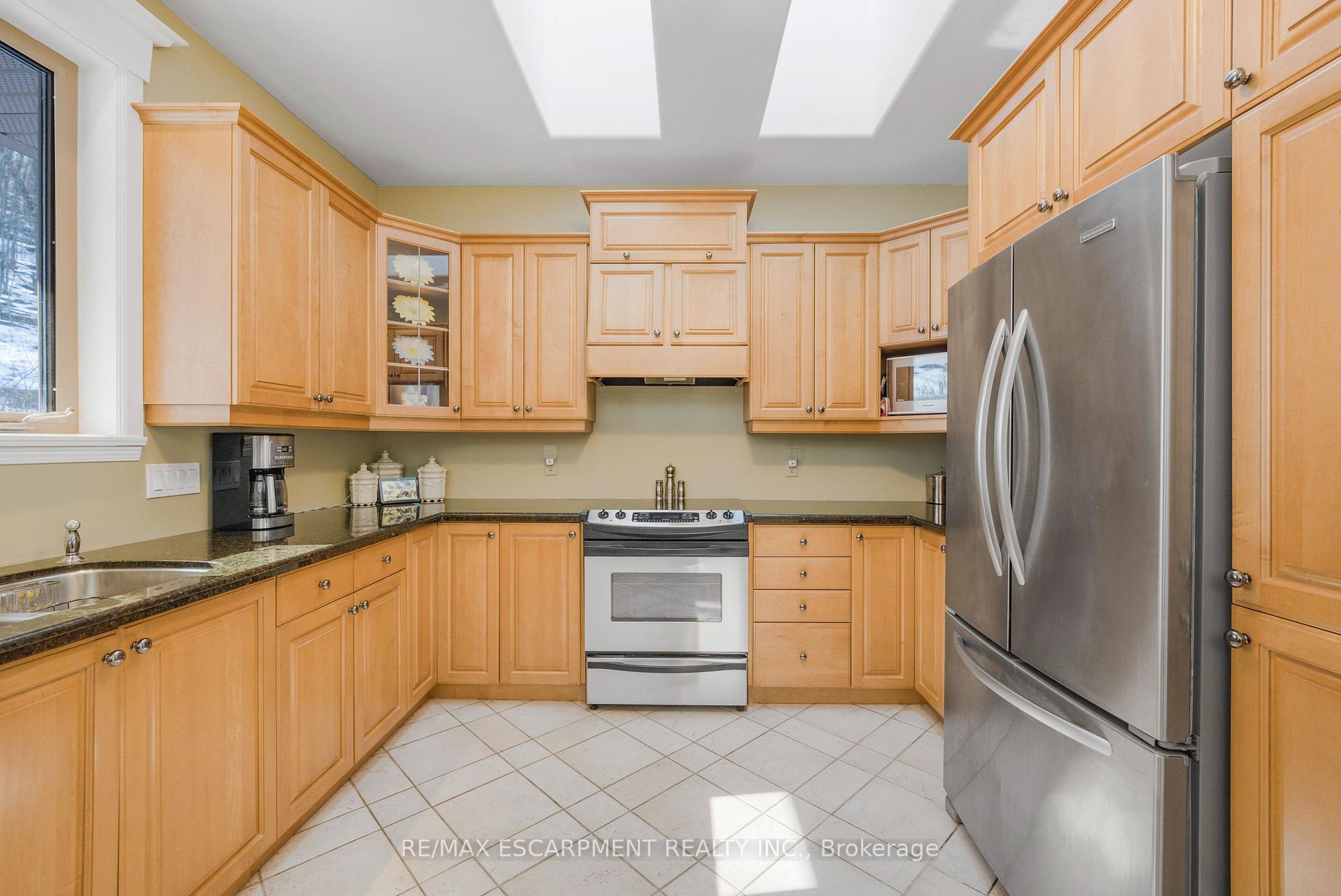 Photo 9 of 130 Dorchester Drive, Grimsby, Grimsby East — HOMEH