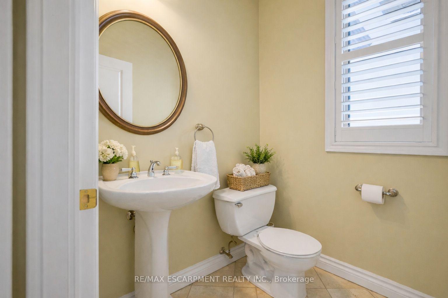 Photo 19 of 130 Dorchester Drive, Grimsby, Grimsby East — HOMEH