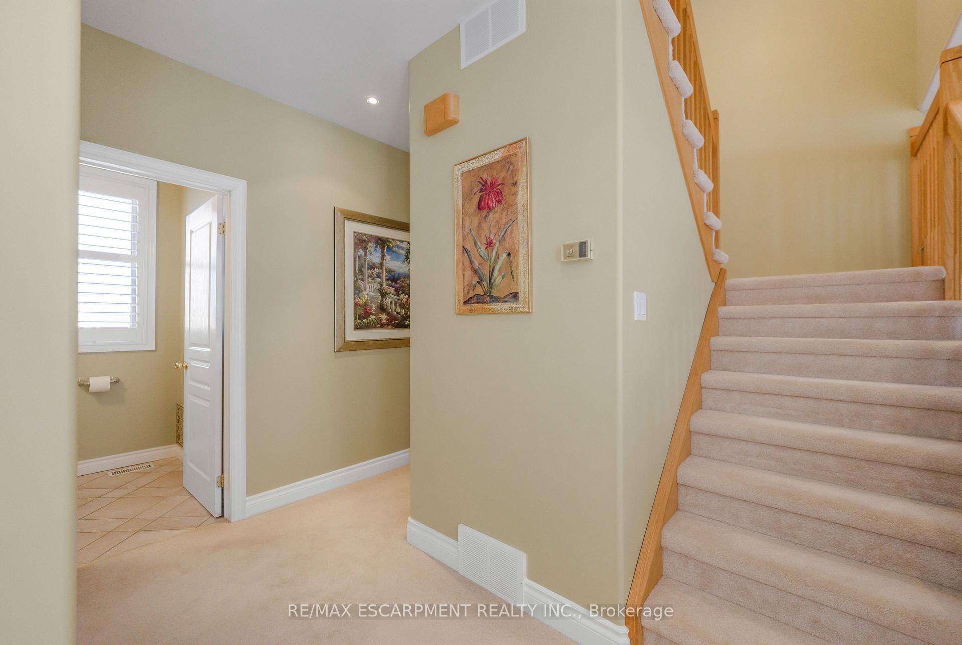 Photo 21 of 130 Dorchester Drive, Grimsby, Grimsby East — HOMEH