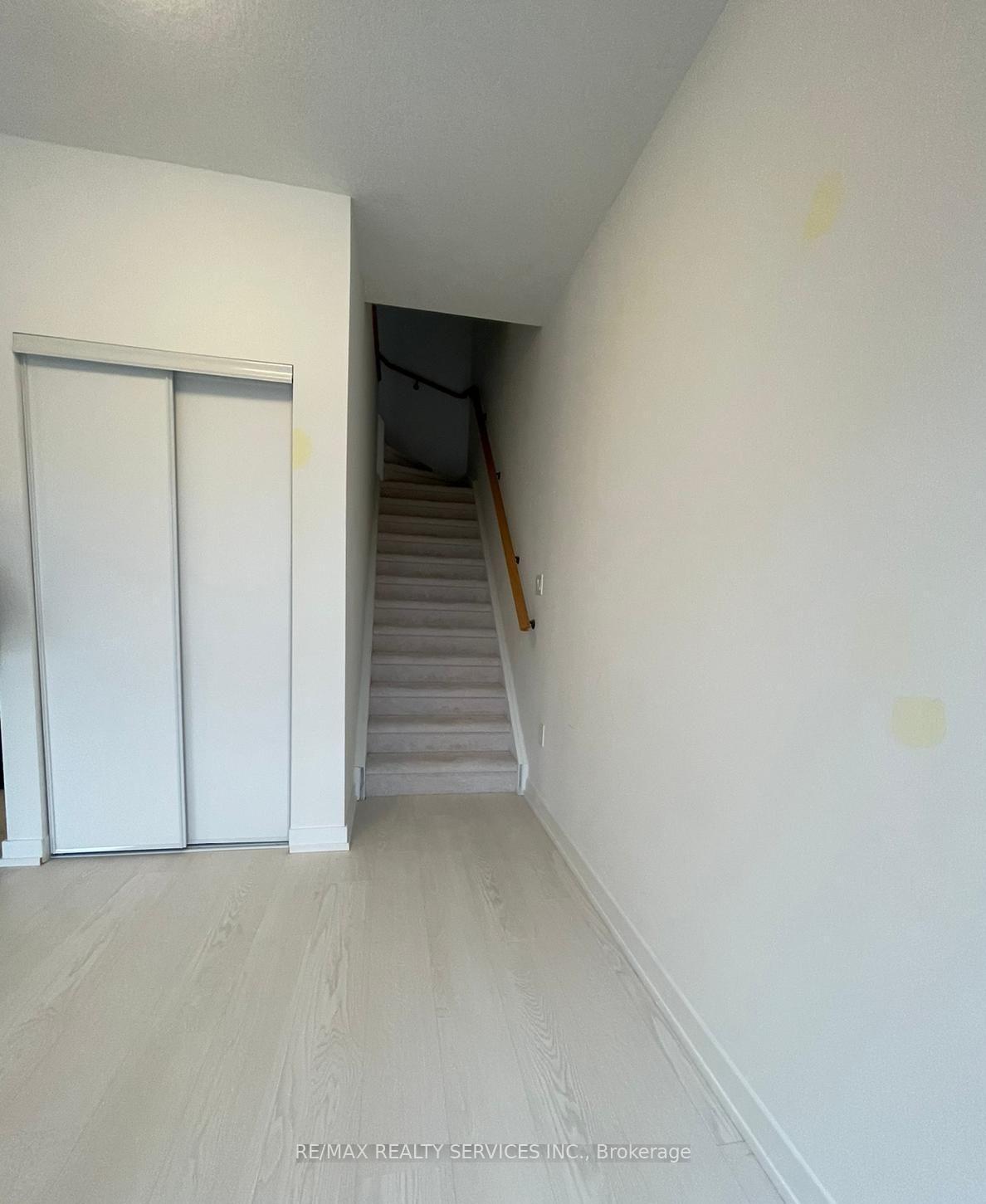 Photo 2 of Unit C11, 10 Palace Street, Kitchener, Laurentian Hills — HOMEH