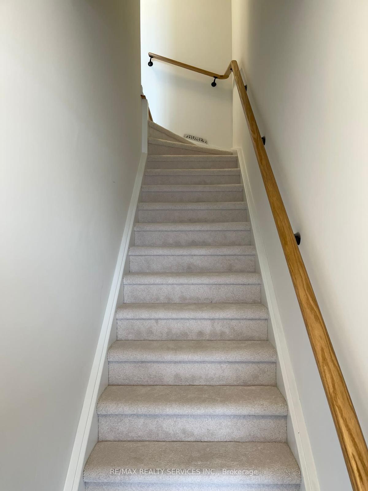 Photo 3 of Unit C11, 10 Palace Street, Kitchener, Laurentian Hills — HOMEH