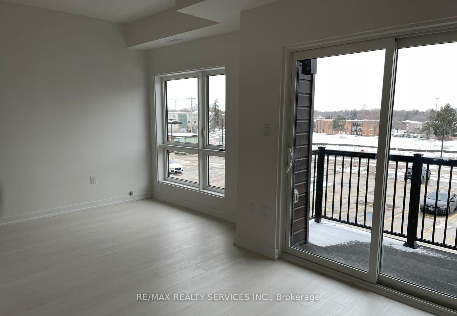 Photo 4 of Unit C11, 10 Palace Street, Kitchener, Laurentian Hills — HOMEH