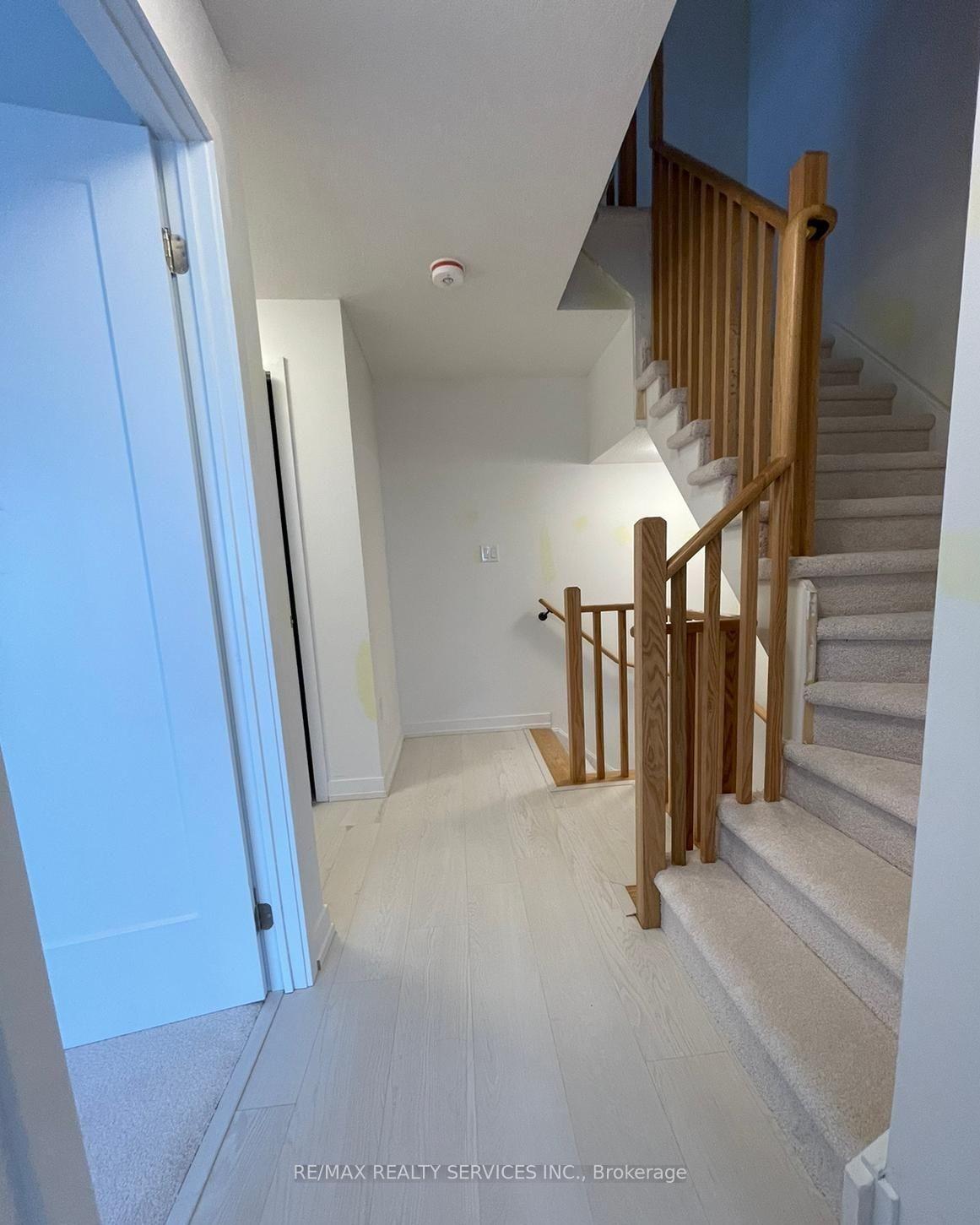 Photo 9 of Unit C11, 10 Palace Street, Kitchener, Laurentian Hills — HOMEH