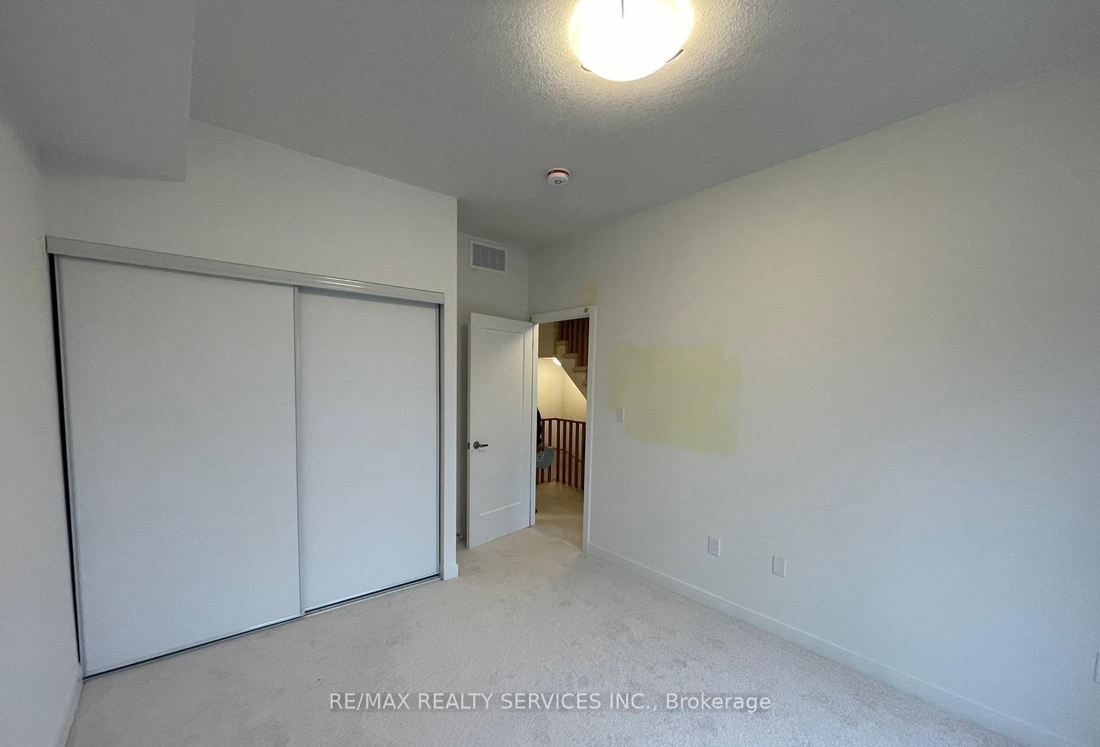 Photo 16 of Unit C11, 10 Palace Street, Kitchener, Laurentian Hills — HOMEH
