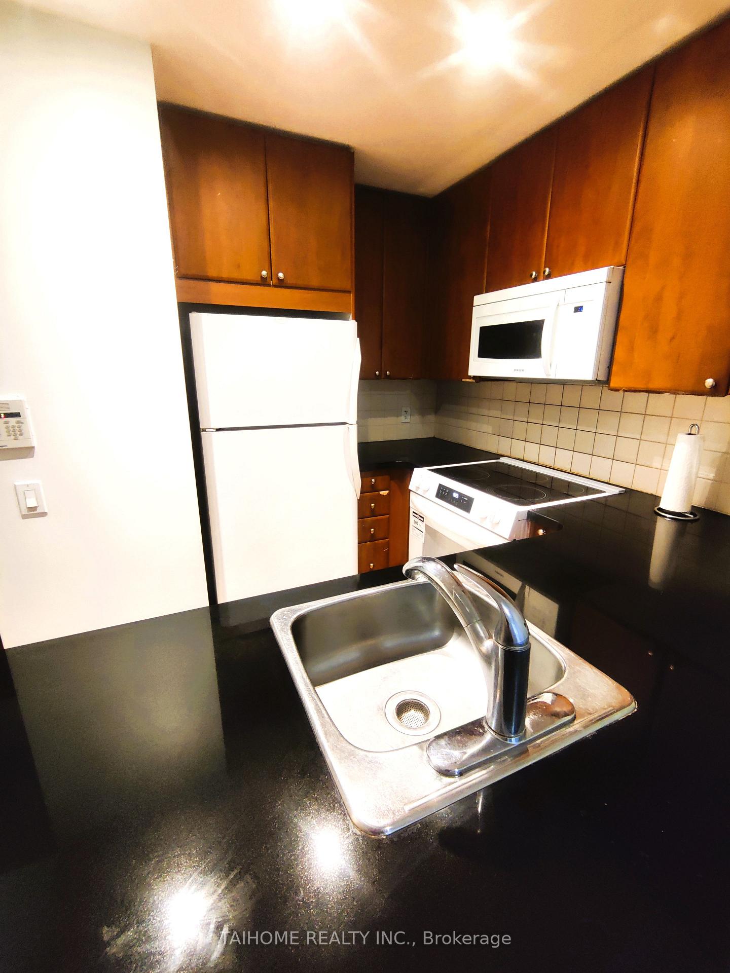 Photo 2 of Unit 607, 85 Bloor Street E, Toronto, Church-Yonge Corridor — HOMEH