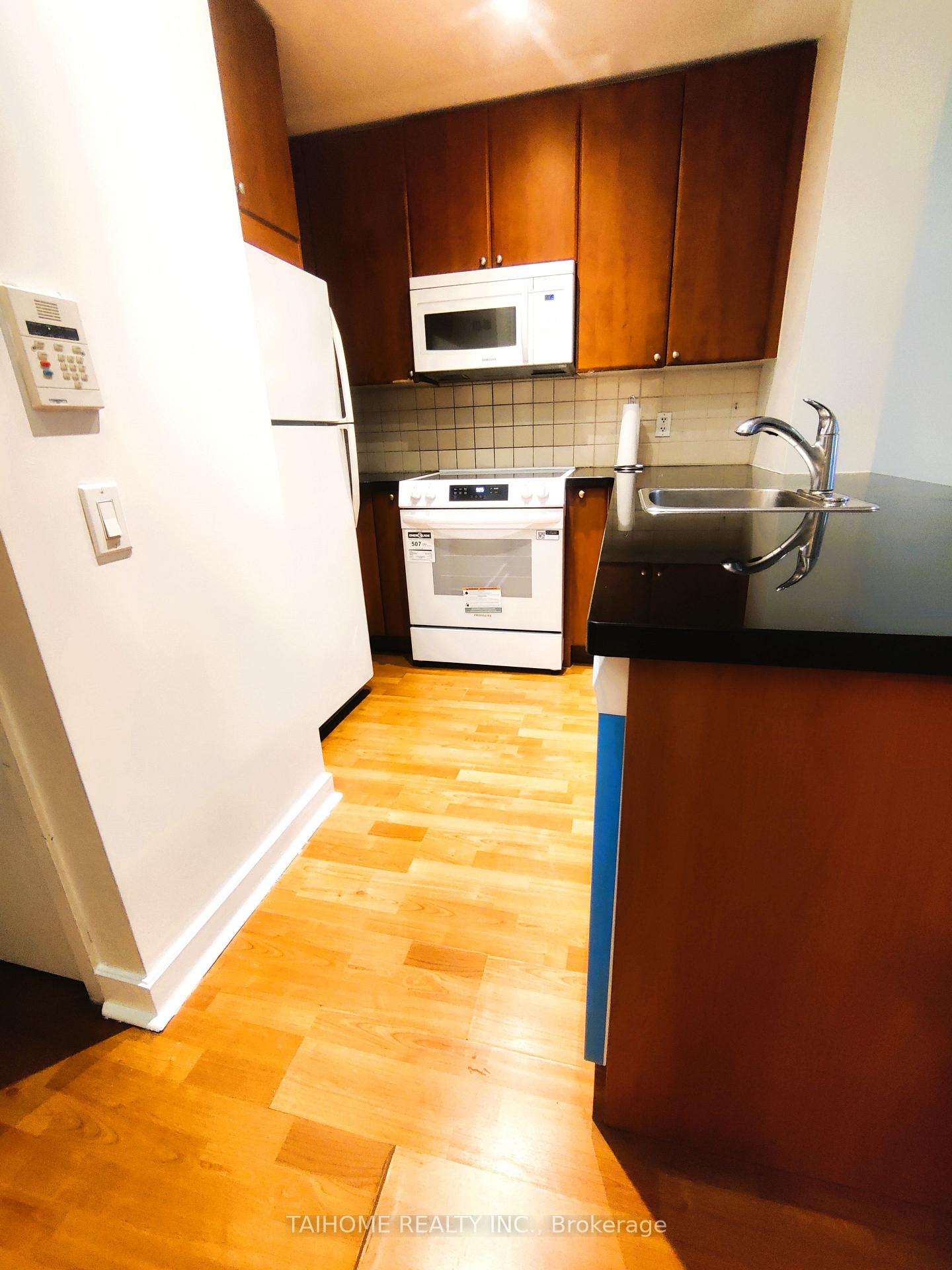 Photo 3 of Unit 607, 85 Bloor Street E, Toronto, Church-Yonge Corridor — HOMEH